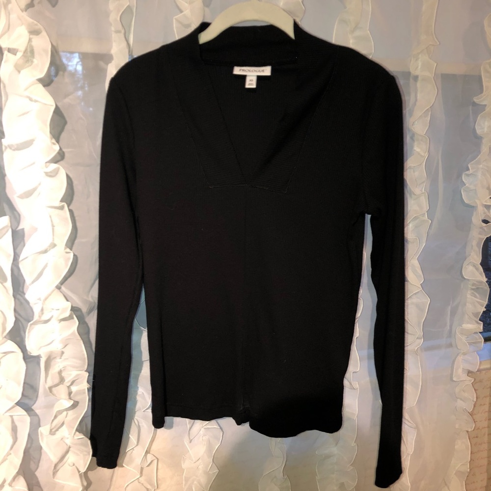 Black sweater w v neck